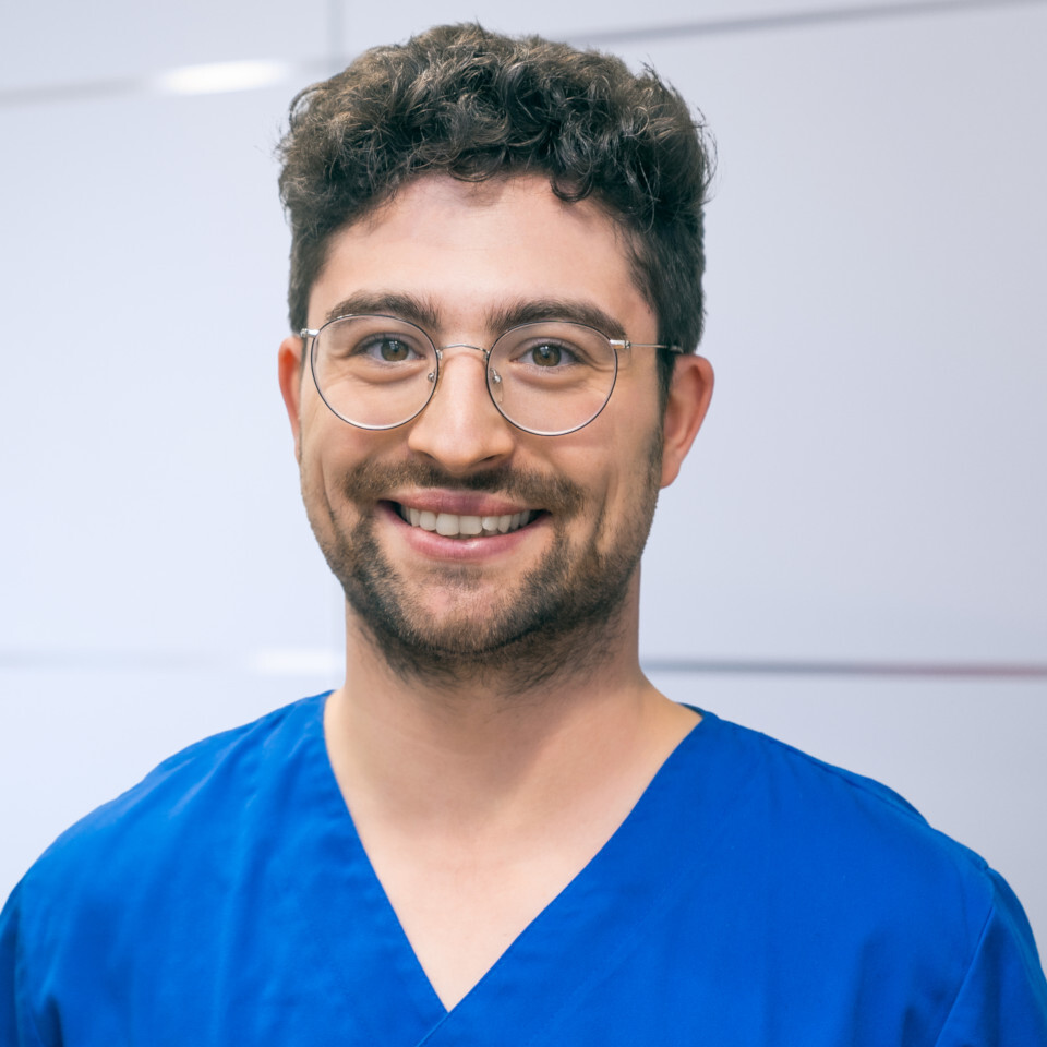 Dr. Jonas Maderer - Zahnarzt in Regen