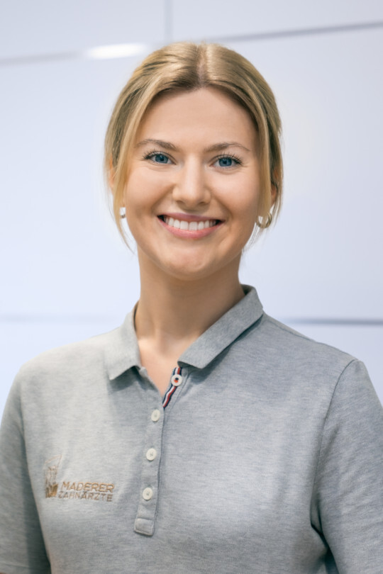 Simone Wenzl, (Leitung) Zahnmedizinische Prophylaxeassistentin (ZMP)